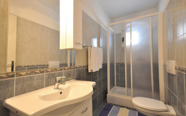 Nice Home in Makarska With Wifi and 2 Bedrooms