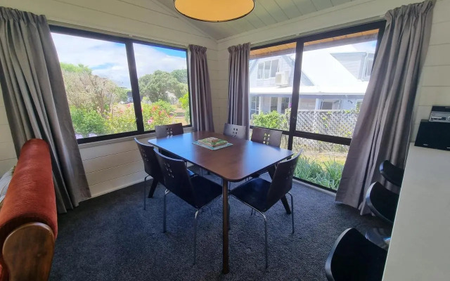 Relax at Pauanui - Pauanui Holiday Home