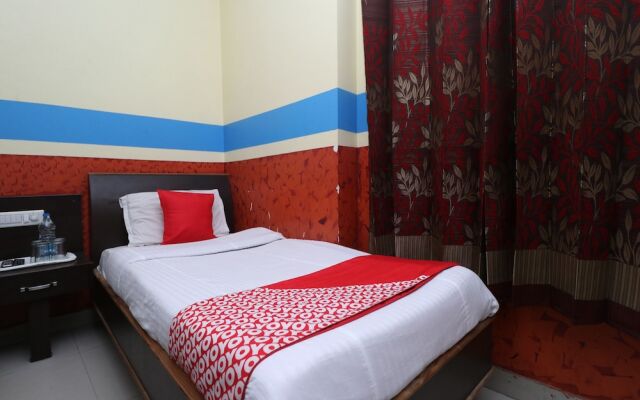 OYO 30100 Lucky Guest House