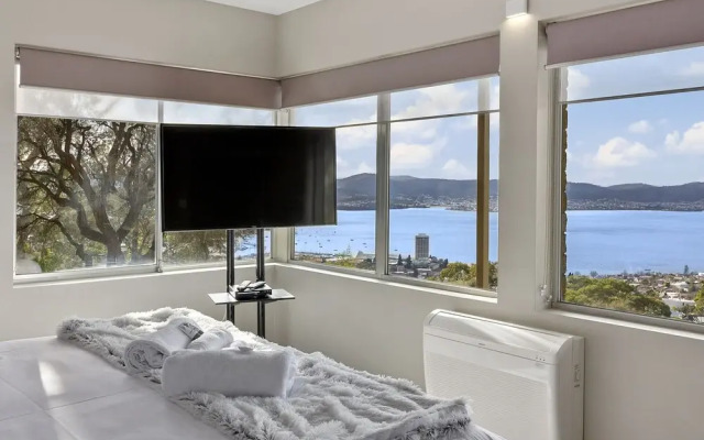 Spectacular Views - 4 Bedroom House