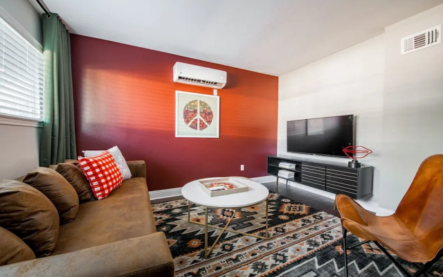 WanderJaunt Walton 2BR Central Austin