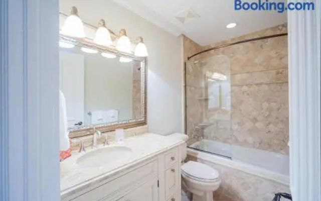 Coconut Walk by Grand Cayman Villas & Condos