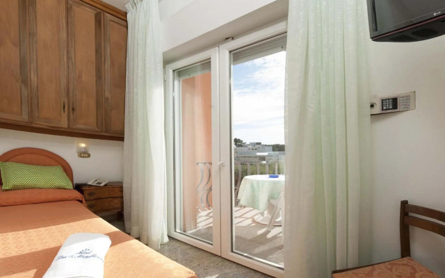 Mayflower Beach Hotel