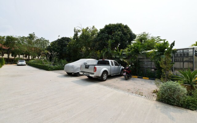 OYO 539 Loft By Busaba