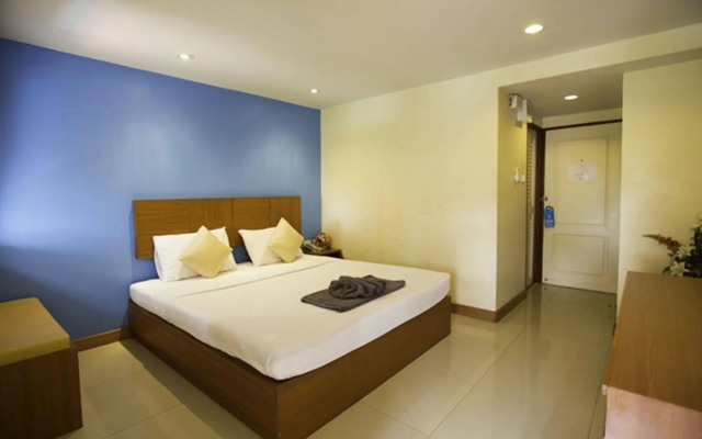 Twin Palms Resort