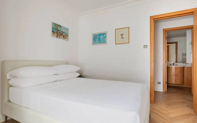West Heath Road by Onefinestay
