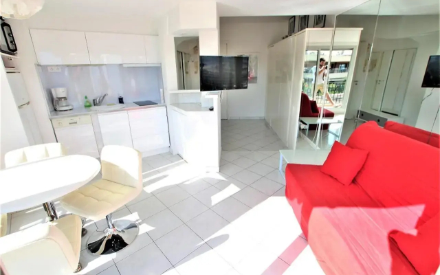 Nice Apartment Last Floor With Terrace And Clear View On The Sea - Apartment in Cannes - Photo 2