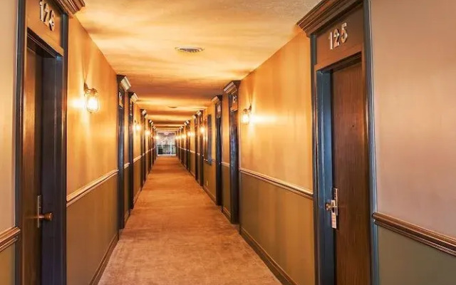 Hotel Arthur by OYO Glenwood Hwy 34