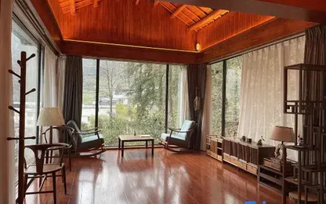 Phoenix Xueqingji Humanity Banshan Homestay (Phoenix Ancient City Branch)