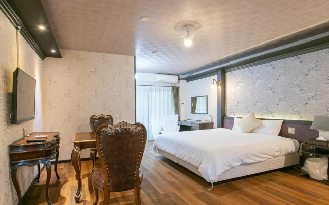 Yufuin Bessou Shikisai Hotel