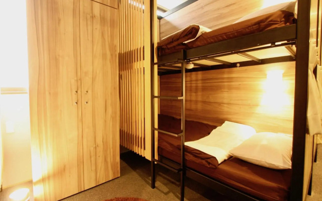 Namba Guesthouse HIVE - Hostel