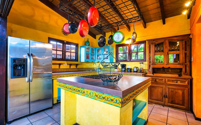 Mexican Style Villa With Private Pool, Free Utilities