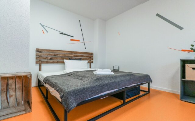 Sunny hostel room for 3