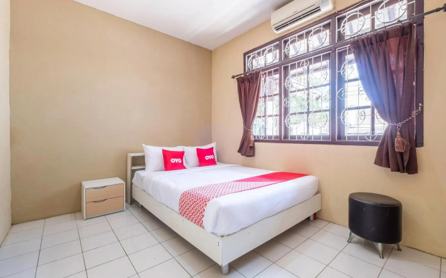 Super OYO 1568 Stasiun Ka Cirebon Guest House