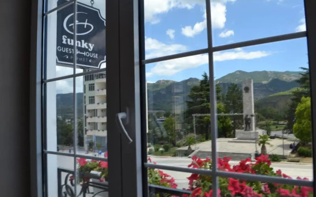 Funky Guest House & Adventures