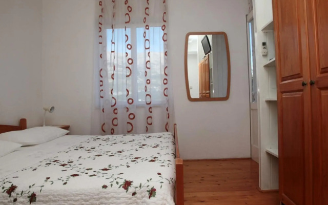 Tereza - in center - A1(2+1)