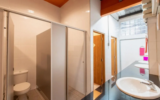 The Alley Hostel & Bistro
