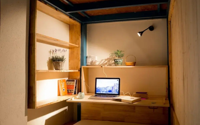 KHA Hostel & Cafe
