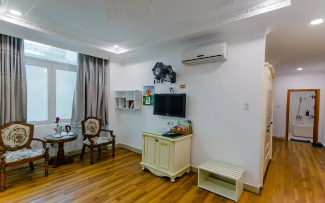 Dahlialand Saigon Hotel & Swimming Pool