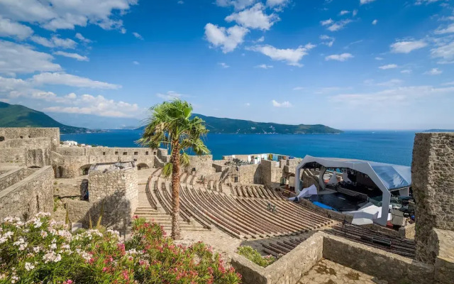 Seafront Haven Darka