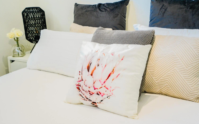 U101 Brunswick Living First Floor Balcony Close to APT and CBD Free Wifi Tram at Doorstep – Guest Rooms – Melbourne