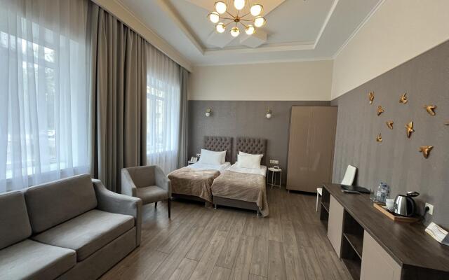Golden Hotel
