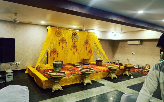 FabHotel Noida Suites Sector 20