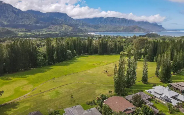 Hale Kamalani 3 Bedroom Home by RedAwning