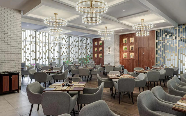 Whiz Luxe Hotel Spazio Surabaya