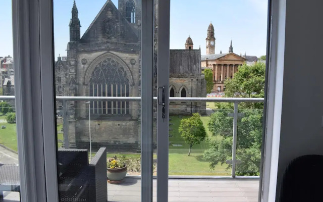 The Paisley Penthouse - Stunning View of the Abbey
