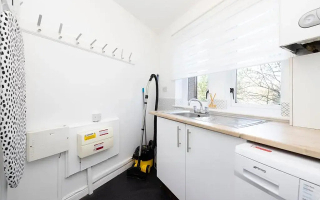 JOIVY Bright 3-Bed Flat Overlooking The Clyde