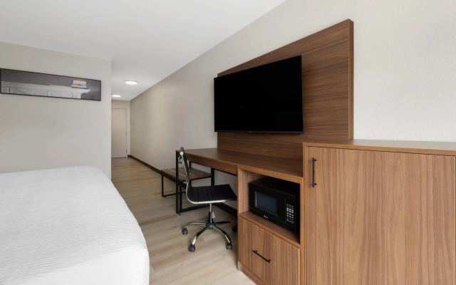 Wingate by Wyndham Dublin Near Claytor Lake State Park