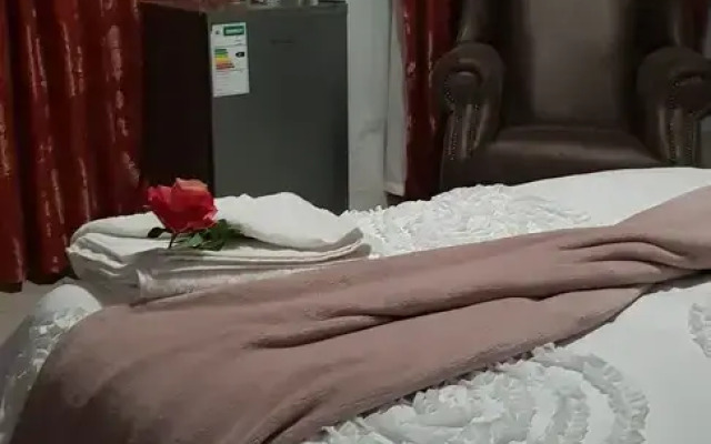 Rose and Thorn Guesthouse - Adults Only
