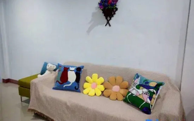 Little Charlie's House Khanom