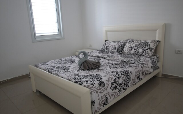 The Seasons King David apartment