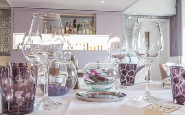 Logis Hôtel Les Platanes