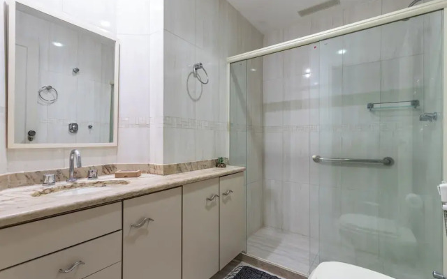 2min da Praia de Copacabana - A303