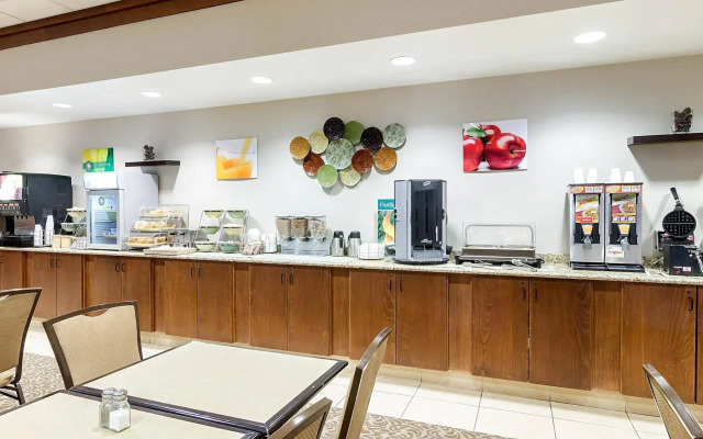 Baymont by Wyndham Jamestown Conference Center & Water Park