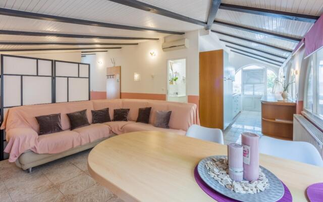 Colorful - Modern Apartments - A7 Rozi