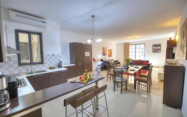 Large 3 bedrooms steps away from Balluta Bay BCAM2-1