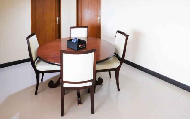 Homey and Extra Spacious 2BR at Kondominium Puncak Marina Apartment By Travelio – Guest Rooms – Surabaya
