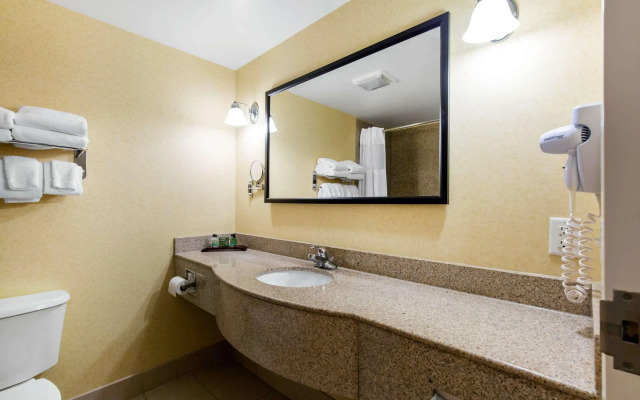 Gateway Hotel & Suites, Ascend Hotel Collection