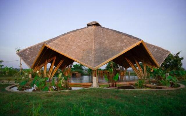 Hanchey Bamboo Resort