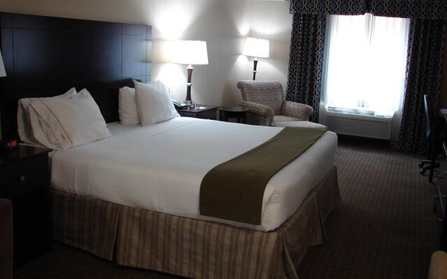 Holiday Inn Express & Suites Seattle North - Lynnwood, an IHG Hotel