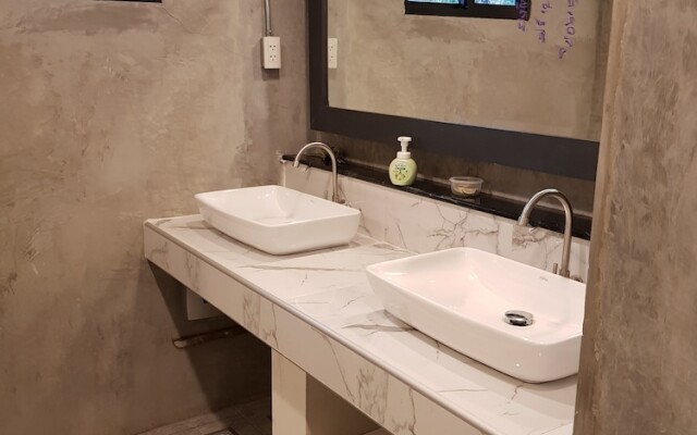 Toobs Hostel - Adults Only