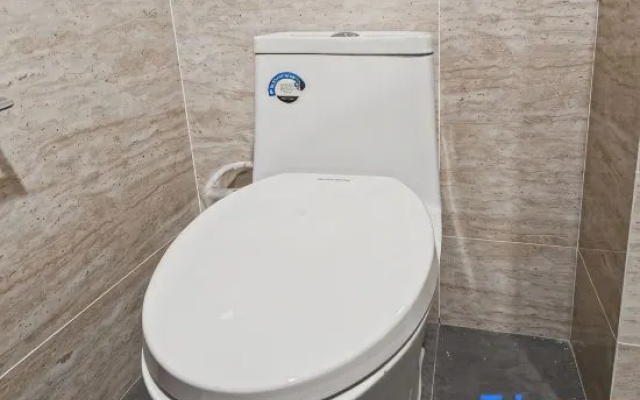 Newly Studio Apt w/ Pool, Gym Netflix – Bathroom – Jakarta