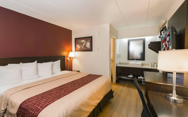Red Roof Inn PLUS+ St Louis - Forest Park/ Hampton Ave