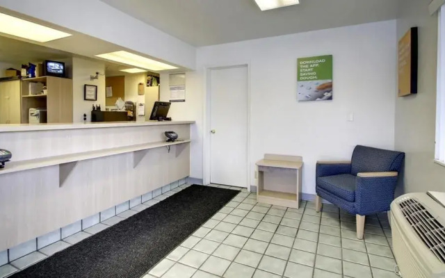 Motel 6 Manhattan Kansas