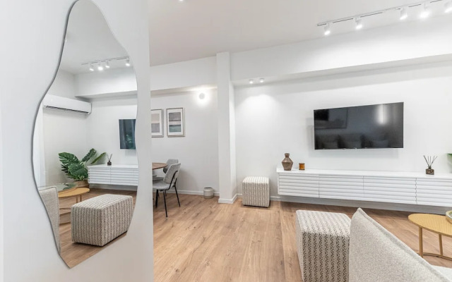 Phaedrus Living: Prosperity Residences Paradise