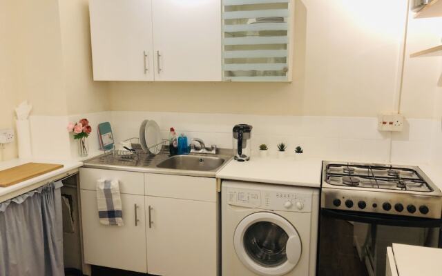 3bed apartment next to eurostar station